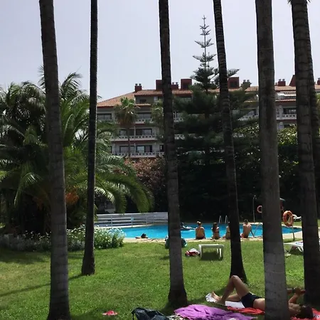 דירה Modern Studio With Balcony