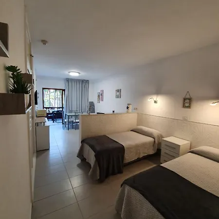 Modern Studio With Balcony *