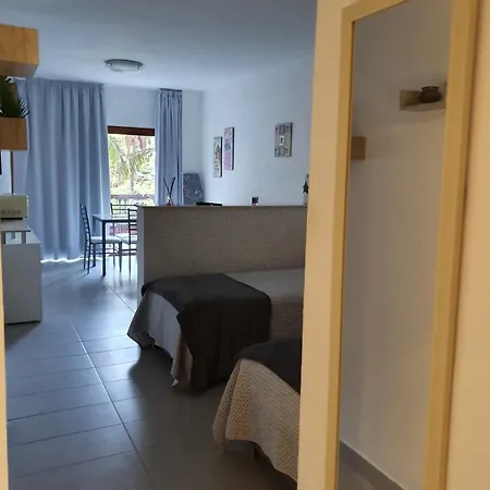 Modern Studio With Balcony דירה