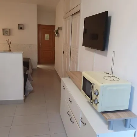 Appartement Modern Studio With Balcony